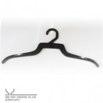 โรงงานผลิตไม้แขวนเสื้อ 16 นิ้ว - บริษัท ไทยโพลีพลาสเทค จำกัด