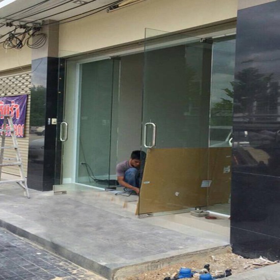 กั้นห้องกระจก บานสวิง บานเลื่อน เชียงใหม่ จำหน่ายอลูมิเนียมเส้น   ออกแบบติดตั้งกระจกอลูมิเนียม   บานกระจก   อลูมินียมเชียงใหม่   ฝ้าเพดาน   กั้นห้องกระจก   บานสวิง    บานเลื่อน   มุ้งลวดเชียงใหม่   อลูมิเนียมแผ่นเรียบ   อลูมิเนียมคอมโพสิต   รับติดตั้งฝ้าเพดาน   ตระแกรงอลูมิเนียม   ฝ้าเพดานอลูมิเนียม 