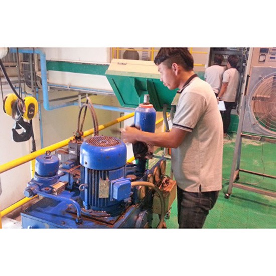 บริษัท เอสทีเอส ซิสเต็มส์ คอนโทรล จำกัด เครื่องจักร  ดูแลเครื่องจักร 