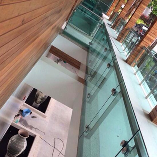 ติดตั้งกระจก กระจก  อลูมิเนียม   ประตู   หน้าต่าง   บานเลื่อน   บานสวิง   บานแขวน   บานกระทุ้ง   บานเฟี้ยม   บานเขี้ยม   ประตูอัตโนมัติ   กระจกนิรภัย   กระจกแทมเปอ  ร์ กระจกเงา   กระจกสี 