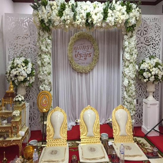 รับจัดดอกไม้สด รับจัดดอกไม้ในพิธีต่างๆ    รับจัดช่อดอกไม้   กระเช้า   แจกัน   พวงหรีด   รับจัดดอกไม้นอกสถานที่   รับจัดดอกไม้งานแต่ง 