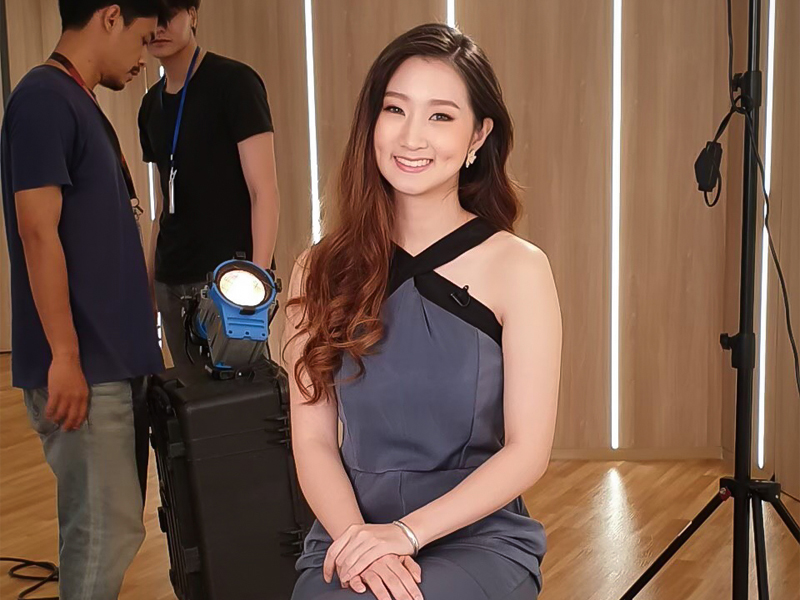 MC หน้ากล้อง บนเวที MC หน้ากล้อง บนเวที