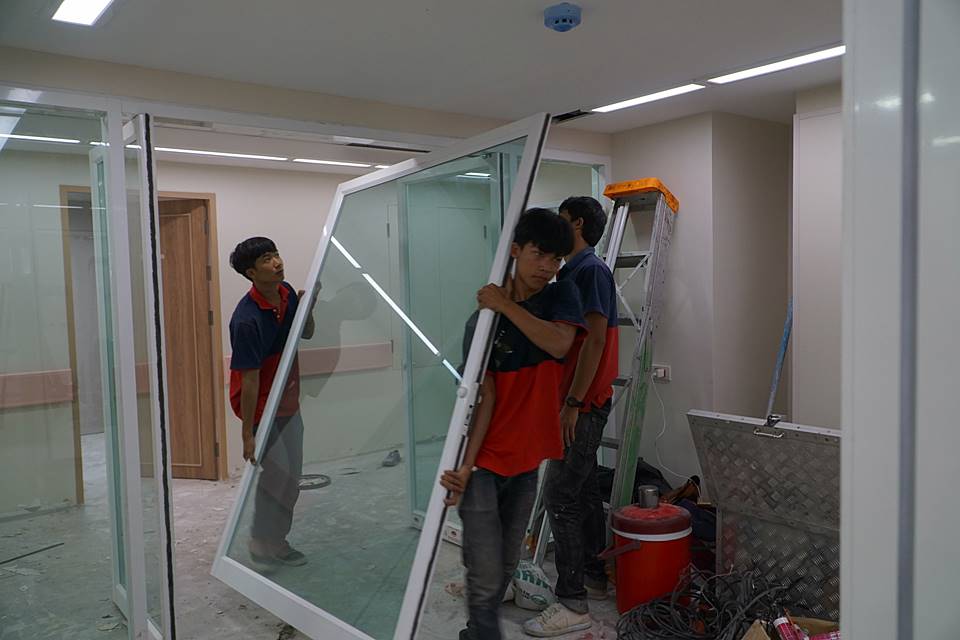 ช่างติดตั้งกระจกอลูมิเนียม ตัวเมืองเชียงใหม่.